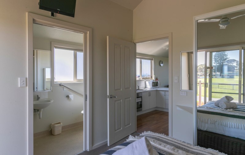 QRR 1 Water View Accessible Cabin 1200px 02