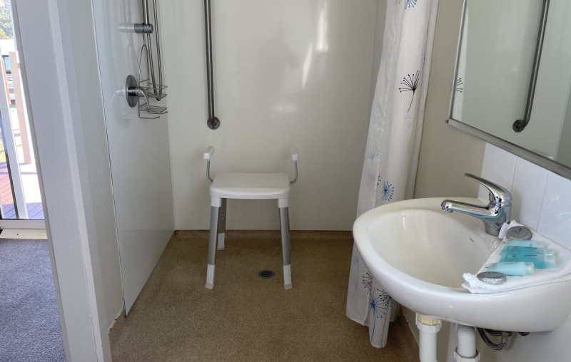 QRR 1 Water View Accessible Cabin 1200px 09