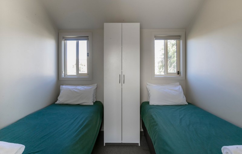 QRR 2 3 Water View Cabin 1200px 00