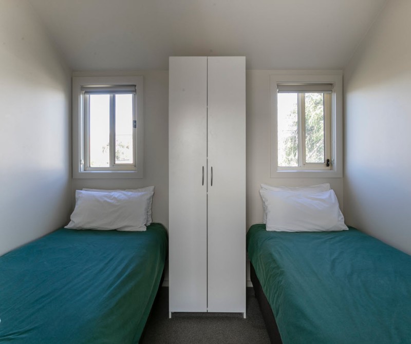 QRR 2 3 Water View Cabin 1200px 00