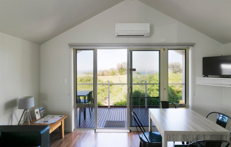 QRR 2 3 Water View Cabin 1200px 02