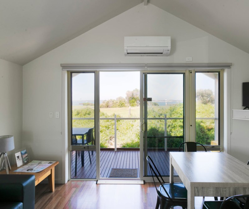 QRR 2 3 Water View Cabin 1200px 02