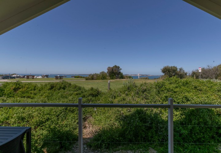 QRR 2 3 Water View Cabin 1200px 03