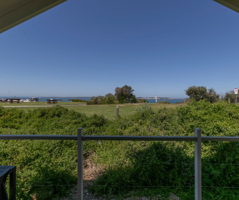 QRR 2 3 Water View Cabin 1200px 03