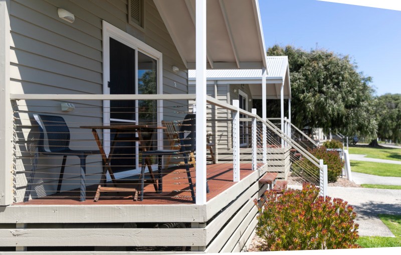 QRR 2 3 Water View Cabin 1200px 04