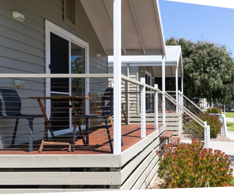 QRR 2 3 Water View Cabin 1200px 04