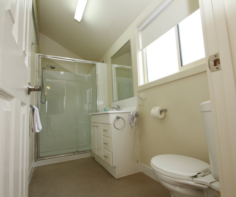 QRR 2 3 Water View Cabin 1200px 06