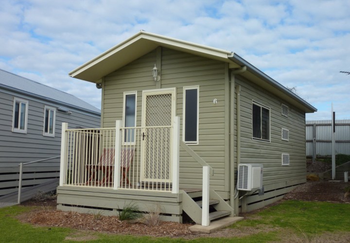 QRR 6 Budget Cabin 1200px 00