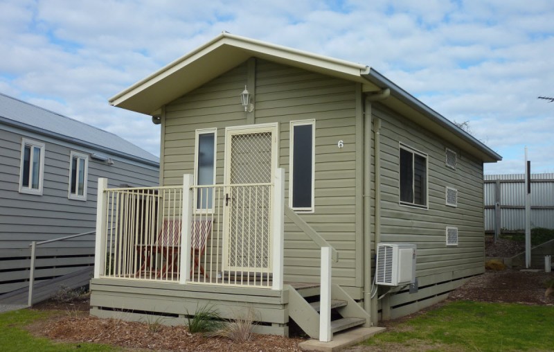 QRR 6 Budget Cabin 1200px 00