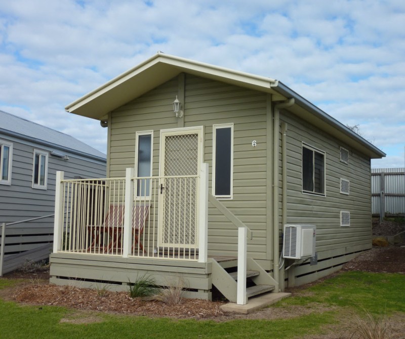 QRR 6 Budget Cabin 1200px 00