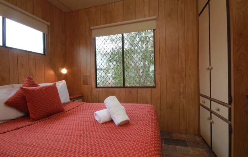 QRR 6 Budget Cabin 1200px 03