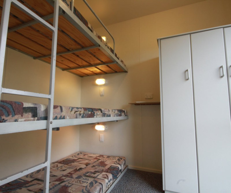 QRR 7 Budget Cabin 1200px 01